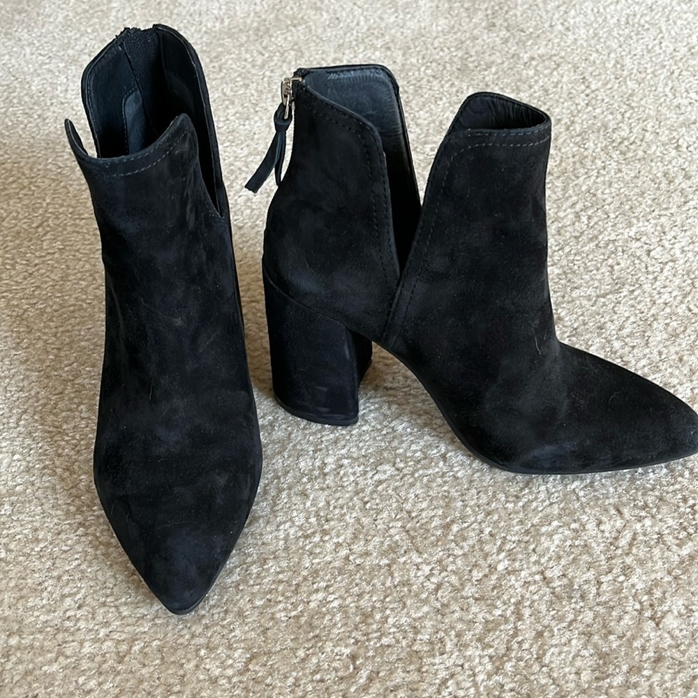 Steve Madden Black Thrived Bootie, size 8